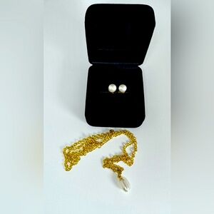 18K Gold-plated and White Pearl Earring Set